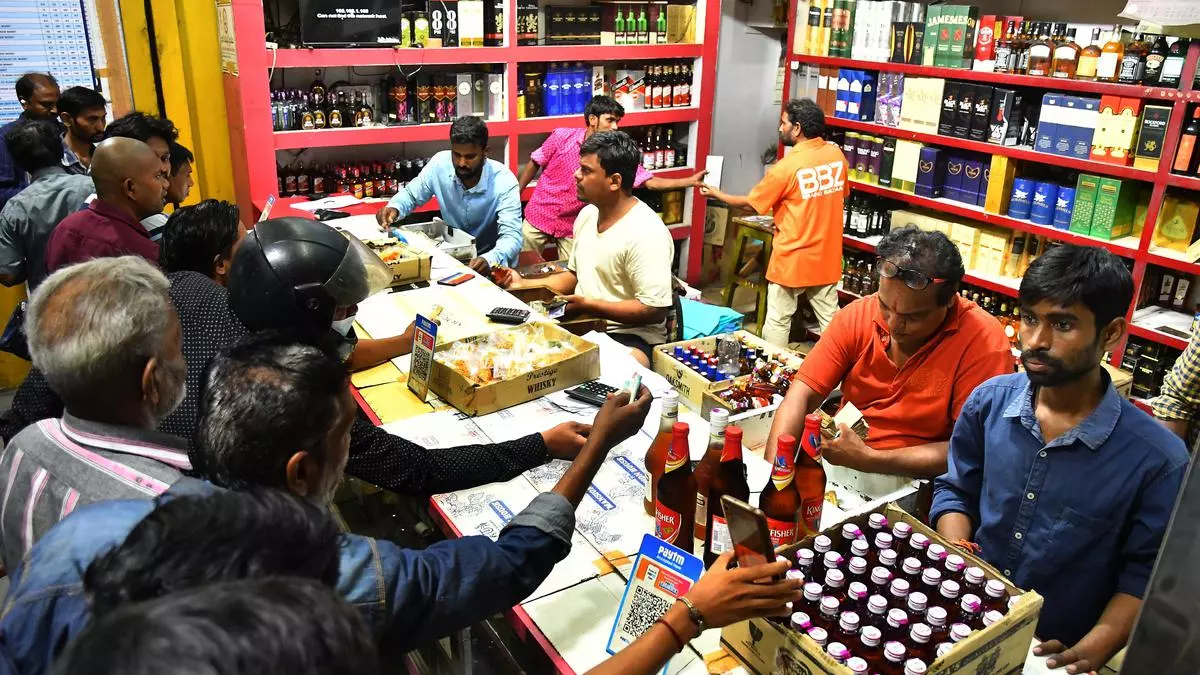 Telangana initiates tender process for new liquor shop licenses